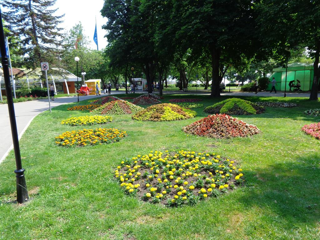 Zoya Apartment Burgas Bagian luar foto