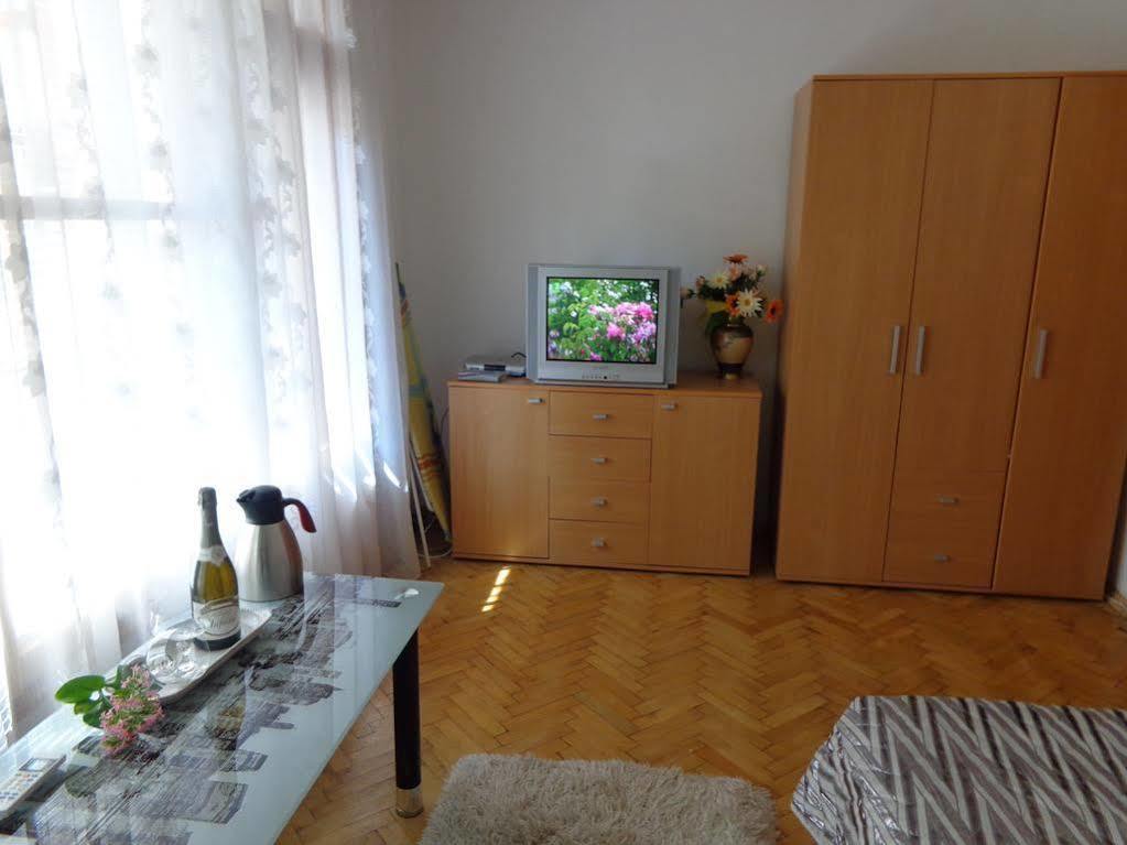 Zoya Apartment Burgas Bagian luar foto
